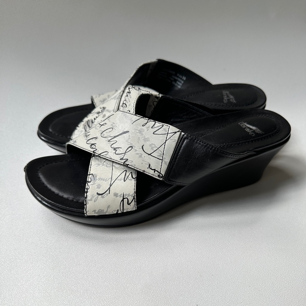 Dansko Ava French Script Leather Comfort Criss Cross Wedge Sandal Sz 39 US 8.5